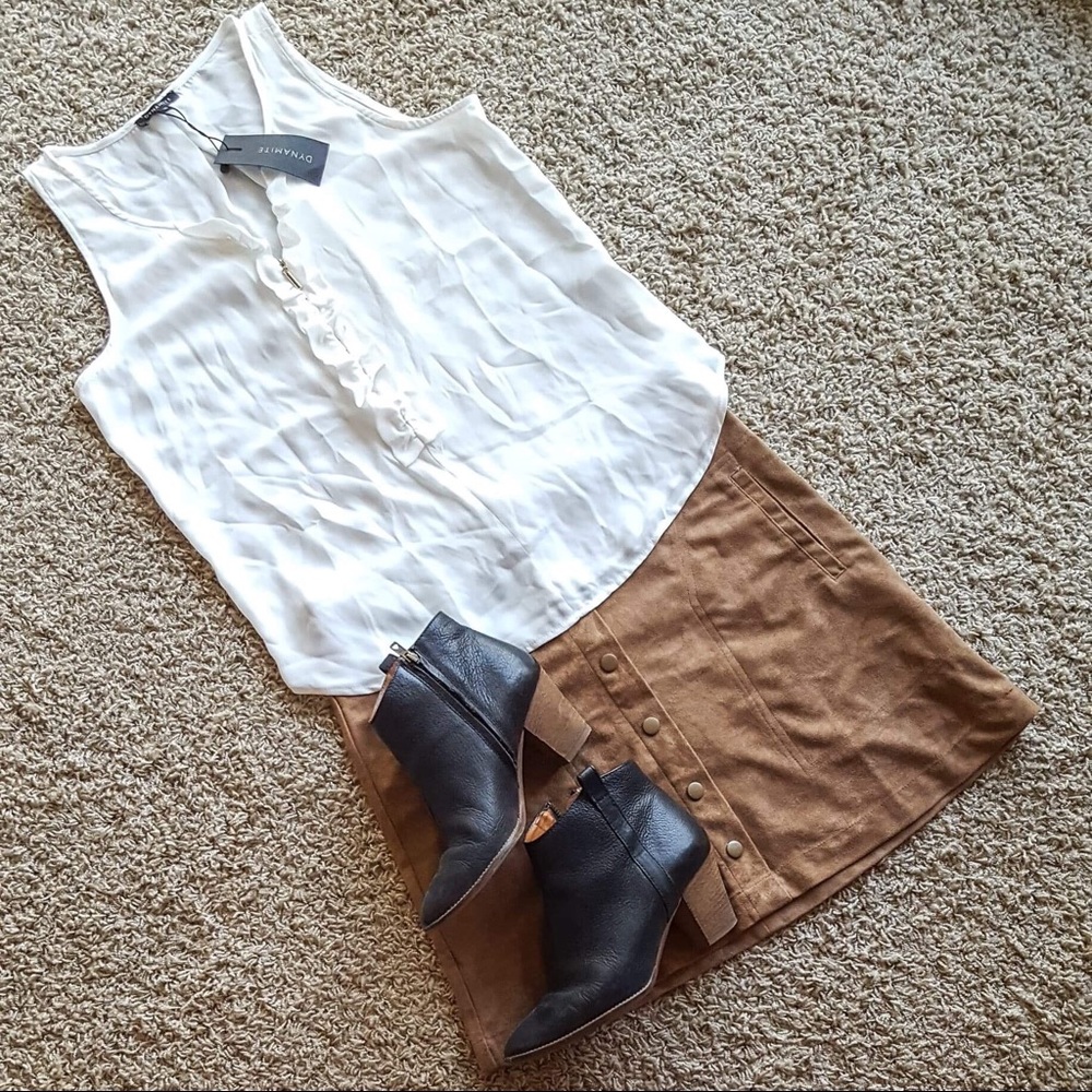 NWT Dynamite White Ruffled Zip Tank top